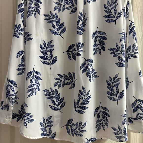 Apt. 9 Blue and White Leaf Pattern Blouse sz XXL - Picture 7 of 7